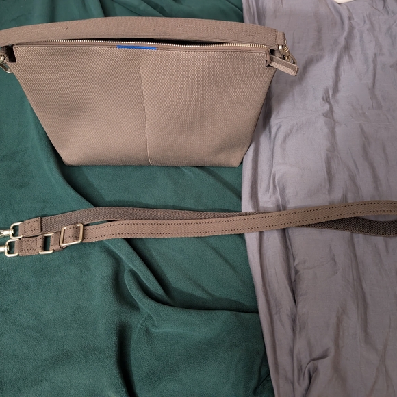 Rothy's Classic Brown Shoulder Bag - Picture 2 of 4